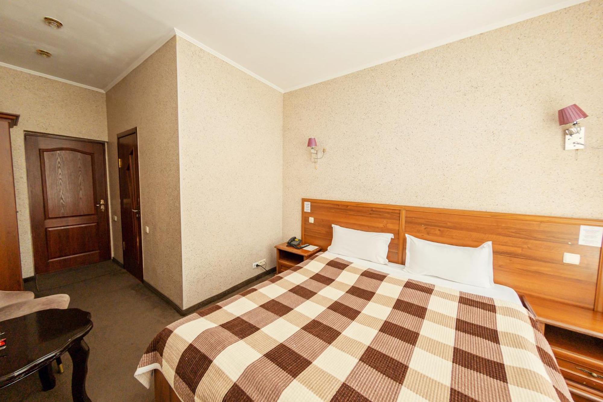 Hotel Ajour Ałma Ata Zewnętrze zdjęcie