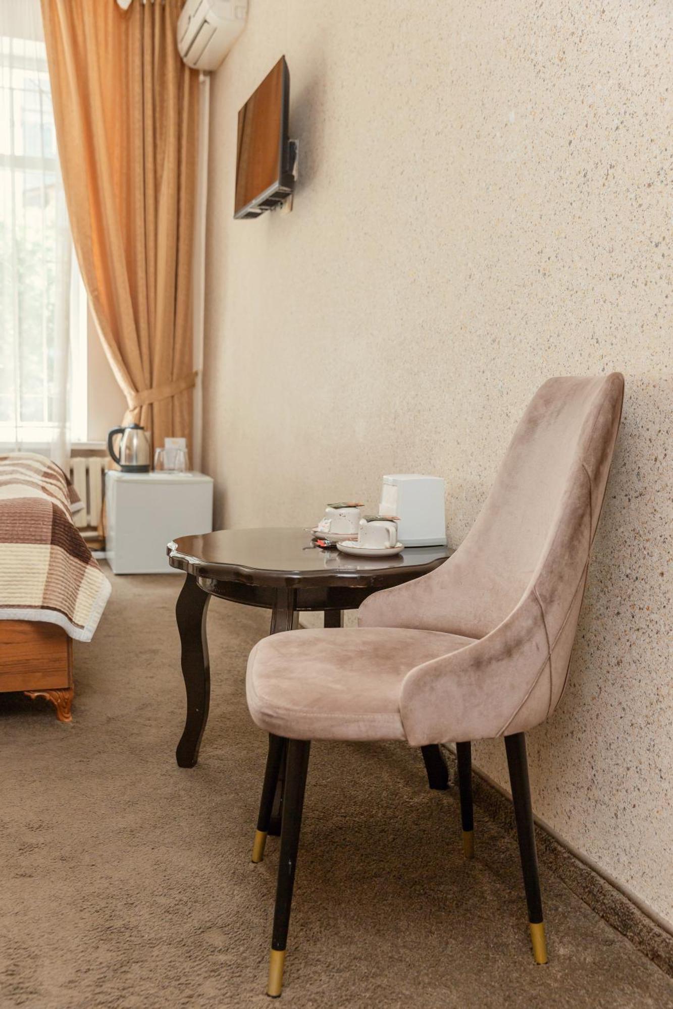 Hotel Ajour Ałma Ata Zewnętrze zdjęcie
