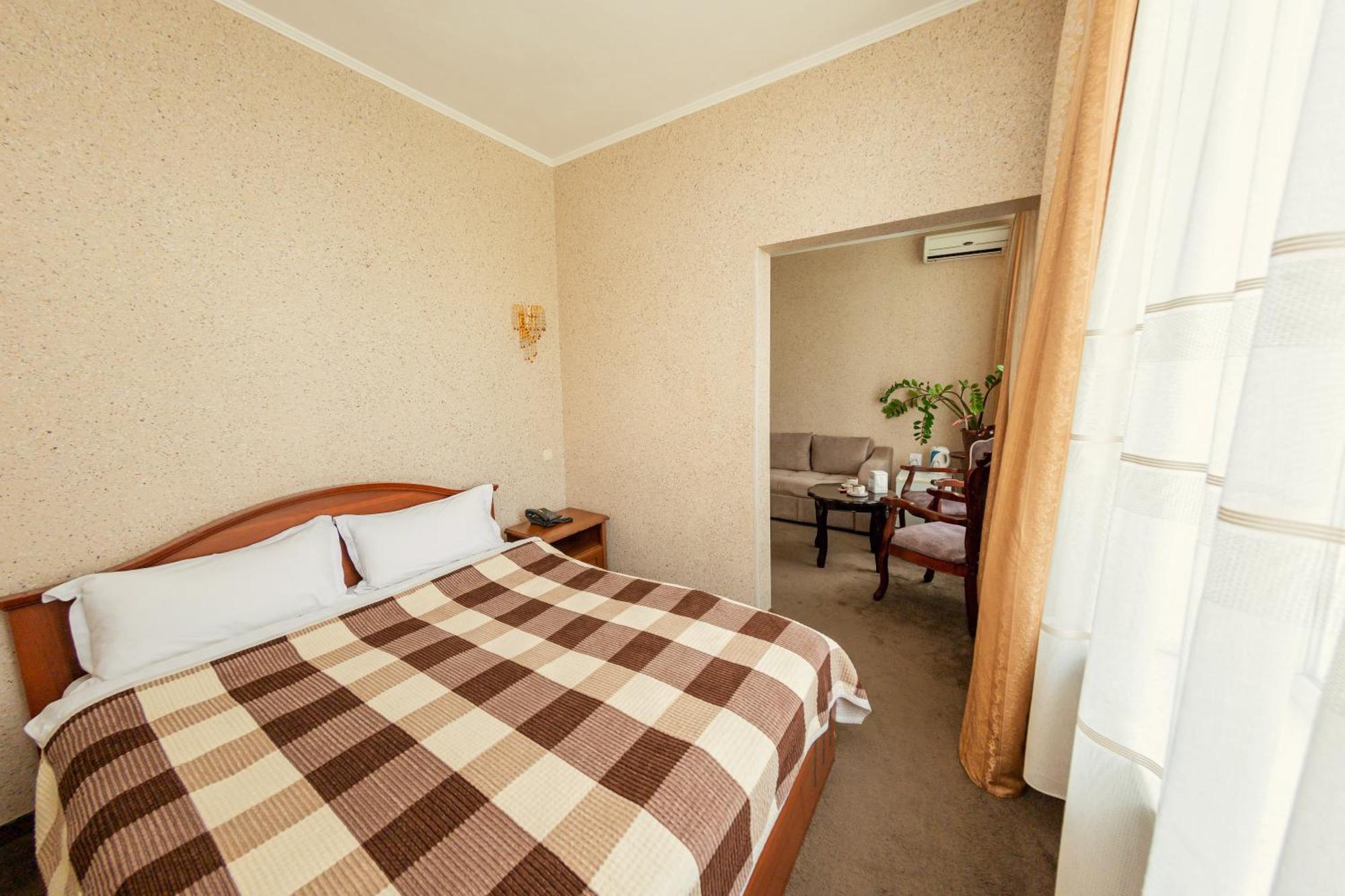 Hotel Ajour Ałma Ata Zewnętrze zdjęcie